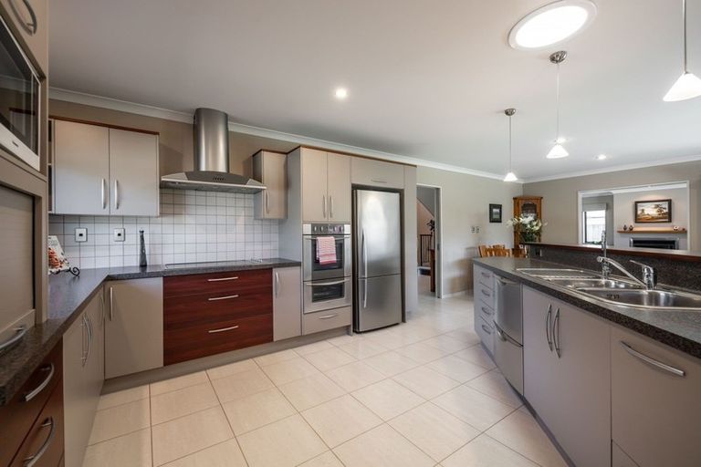 Photo of property in 8 Cooper Crescent, Cambridge, 3434