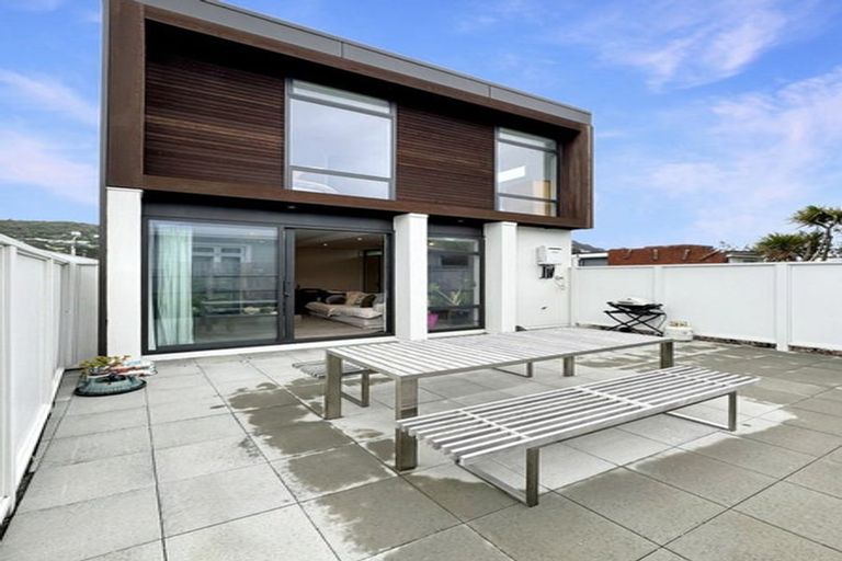 Photo of property in 5/149 Onepu Road, Lyall Bay, Wellington, 6022