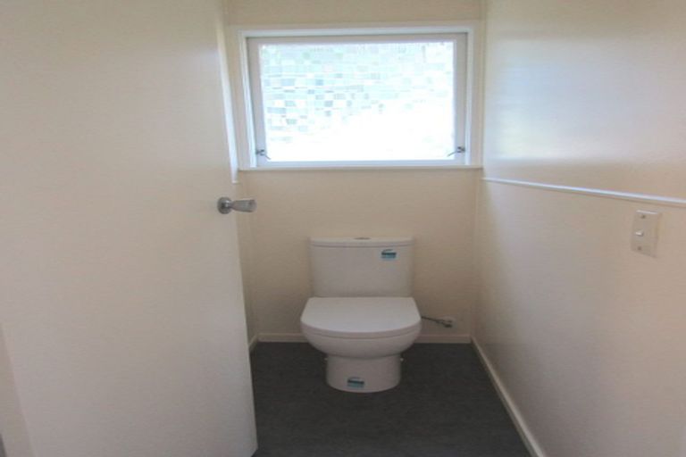 Photo of property in 1/12 Vonnell Place, Birkdale, Auckland, 0626