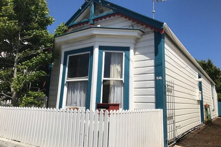 Photo of property in 86 Tasman Street, Mount Cook, Wellington, 6021