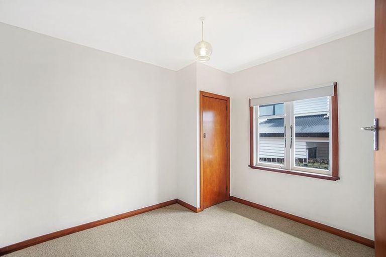 Photo of property in 33 St Michaels Avenue, Point Chevalier, Auckland, 1022