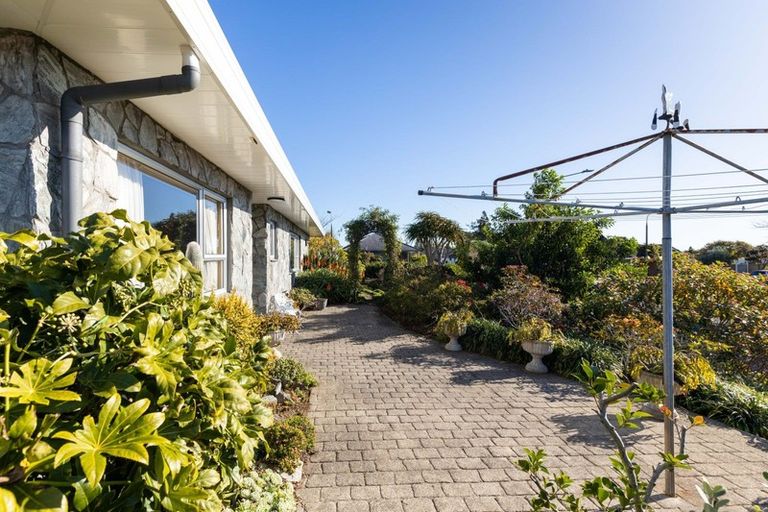 Photo of property in 166 Heta Road, Highlands Park, New Plymouth, 4312