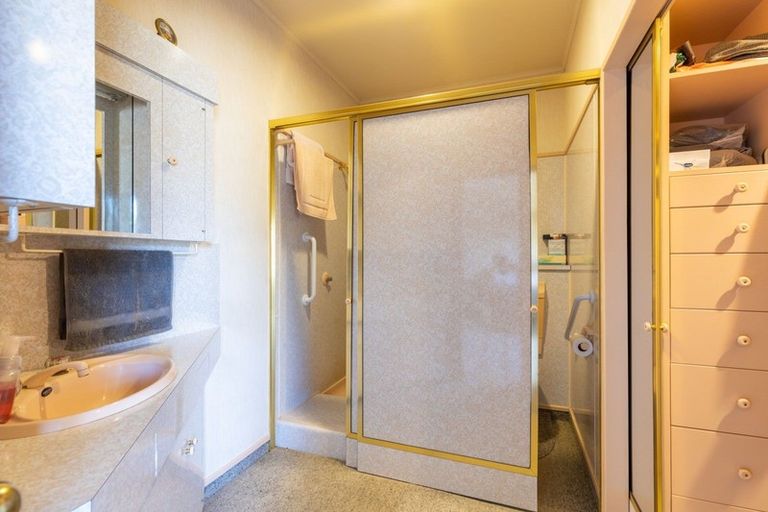 Photo of property in 166 Heta Road, Highlands Park, New Plymouth, 4312