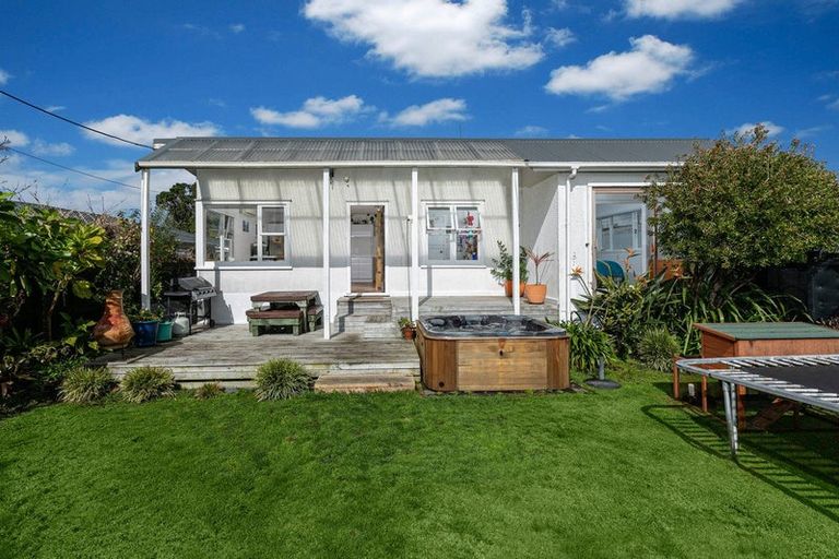 Photo of property in 19a Doment Crescent, Orewa, 0931