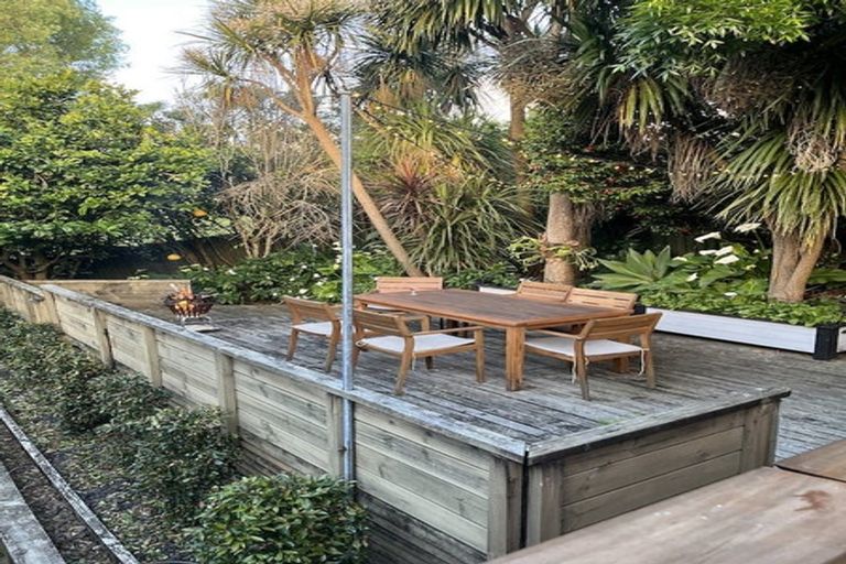 Photo of property in 23 Imperial Place, Henderson, Auckland, 0612