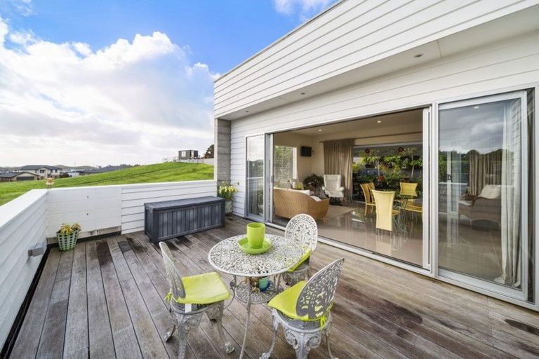 Photo of property in 16 Links Drive, Waiwhakaiho, New Plymouth, 4312