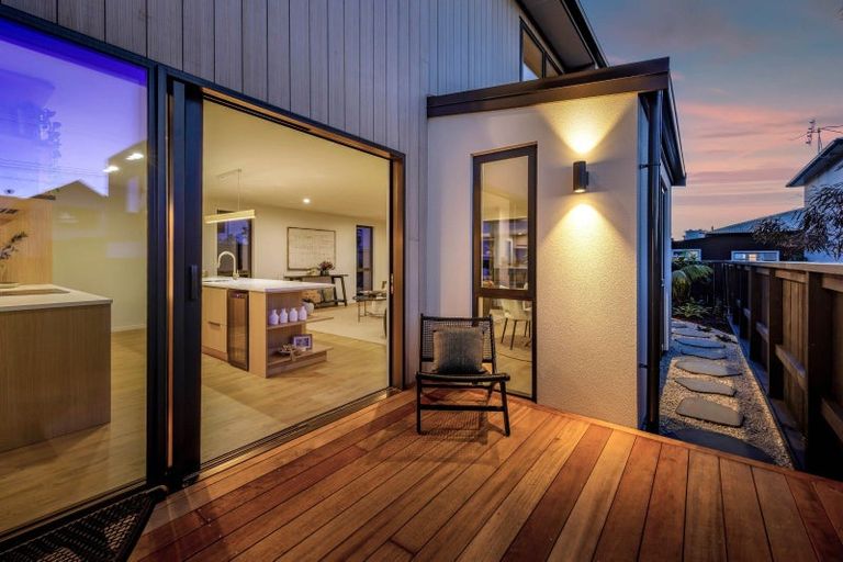 Photo of property in 10 Eliot Street, New Plymouth, 4310