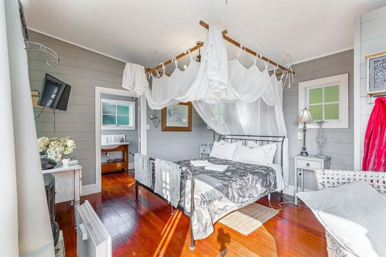 Photo of property in 70 Mahana Road, Waimauku, 0881