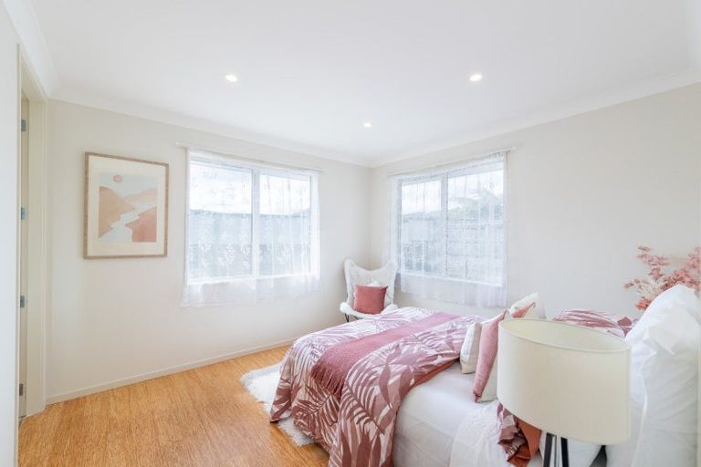 Photo of property in 72 Sunstone Crescent, Timberlea, Upper Hutt, 5018