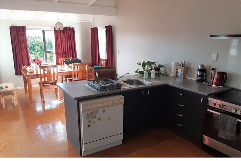 Photo of property in 2/20 Waverley Avenue, Glenfield, Auckland, 0629