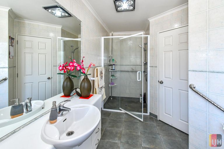 Photo of property in 1 Gairloch Place, Wattle Downs, Auckland, 2103