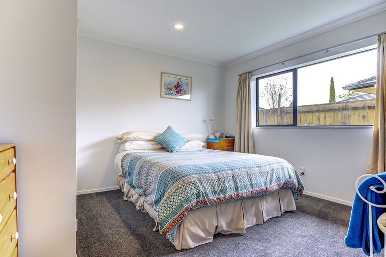 Photo of property in 97 Farnborough Drive, Grandview Heights, Hamilton, 3200