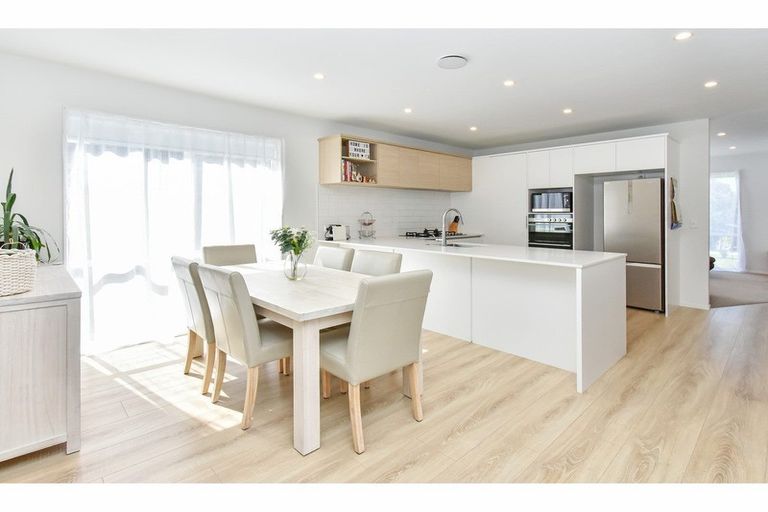 Photo of property in 7 Waituarua Drive, Takanini, 2112