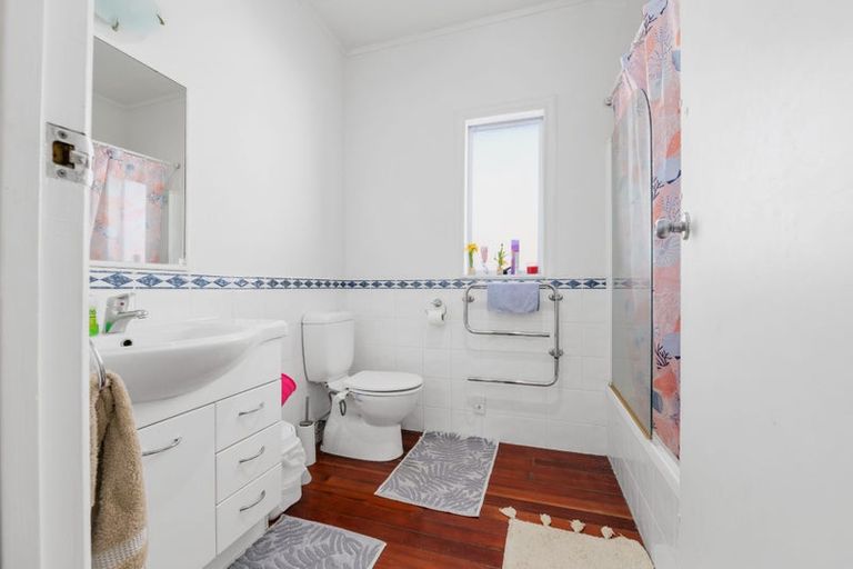 Photo of property in 218 Hillcrest Road, Hillcrest, Hamilton, 3216