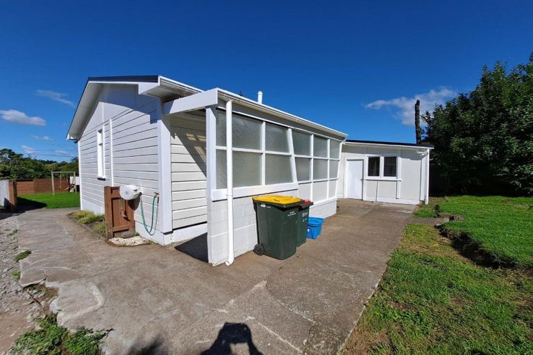 Photo of property in 16 Alberta Road, Glen Avon, New Plymouth, 4312