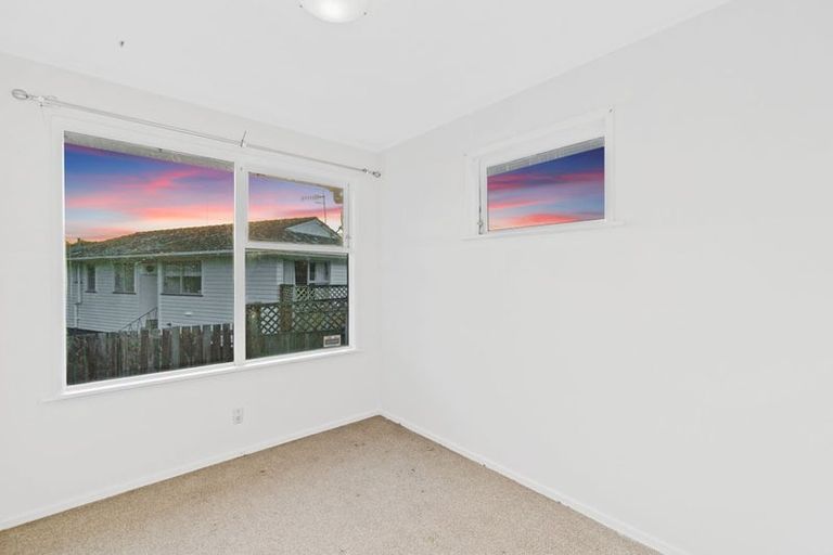 Photo of property in 12 Mchardy Place, Glenfield, Auckland, 0627