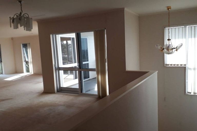 Photo of property in 10 Mcfetridge Place, Hillcrest, Auckland, 0627