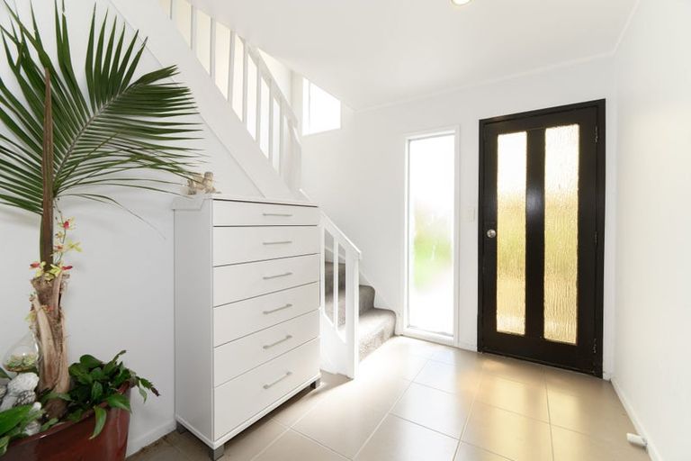 Photo of property in 2/401 East Coast Road, Mairangi Bay, Auckland, 0630