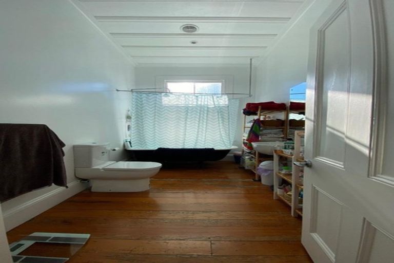 Photo of property in 209 Victoria Road, Devonport, Auckland, 0624
