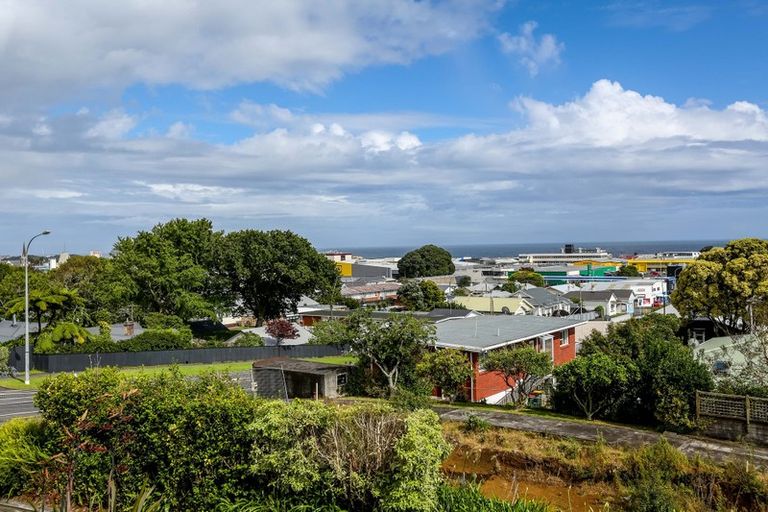Photo of property in 85a Eliot Street, New Plymouth, 4310