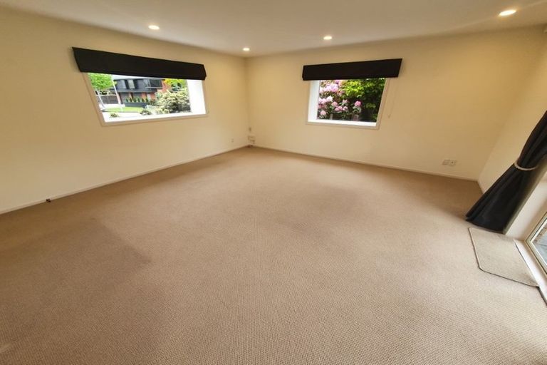 Photo of property in 28 Derenzy Place, Avonhead, Christchurch, 8042