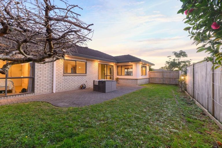 Photo of property in 20 Caragh Place, East Tamaki, Auckland, 2016