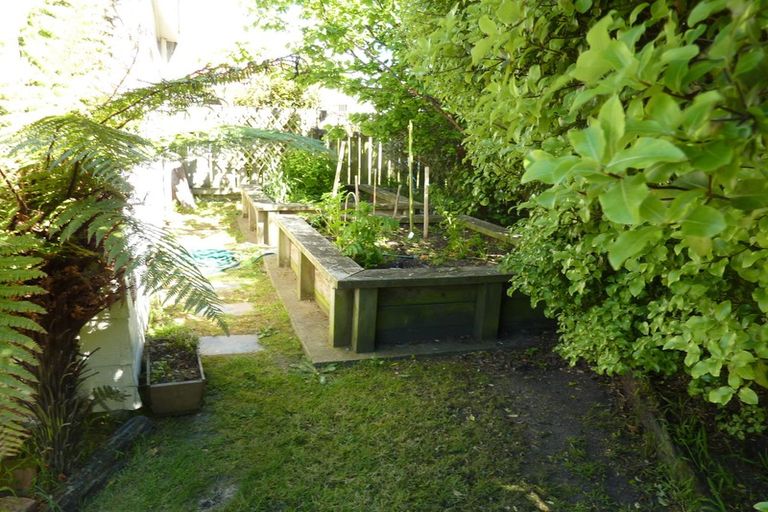 Photo of property in 6 Wayside, Miramar, Wellington, 6022