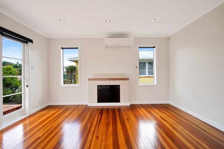 Photo of property in 78 Matipo Road, Te Atatu Peninsula, Auckland, 0610