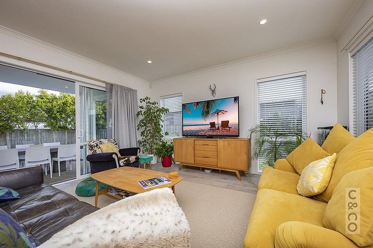 Photo of property in 14 Floyd Road, Riverhead, 0820