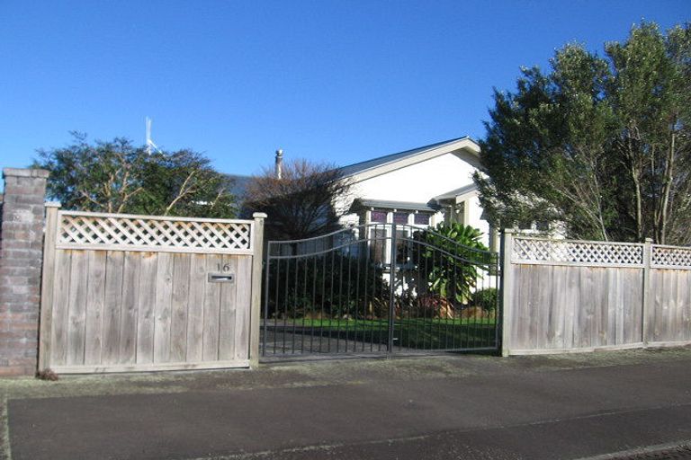 Photo of property in 16 Sydney Street, Palmerston North, 4414