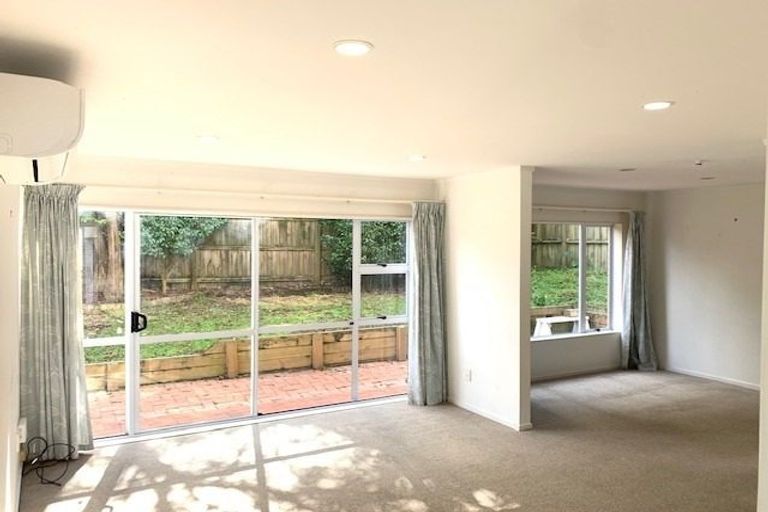 Photo of property in 1/18 Peach Road, Glenfield, Auckland, 0629