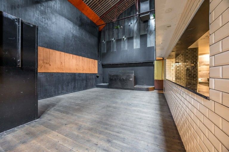 Photo of property in 44a Queen Street, Northcote Point, Auckland, 0627