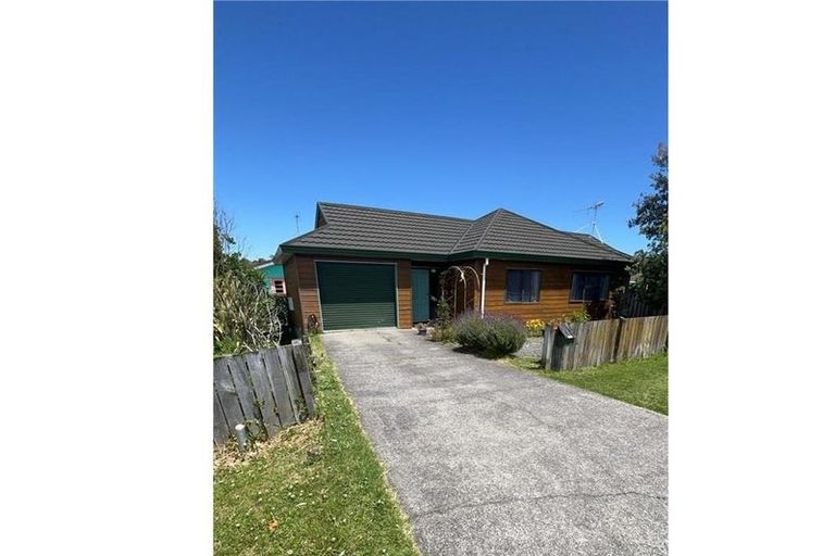 Photo of property in 2 Eatwell Avenue, Paraparaumu Beach, Paraparaumu, 5032