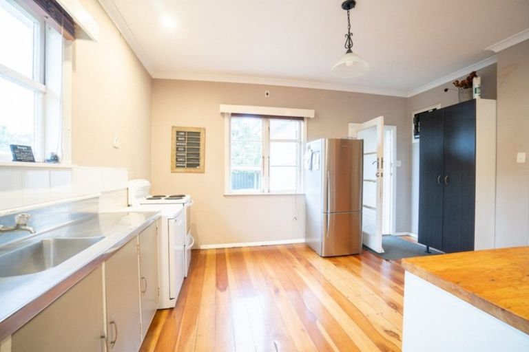 Photo of property in 68 Pahiatua Street, Hokowhitu, Palmerston North, 4410