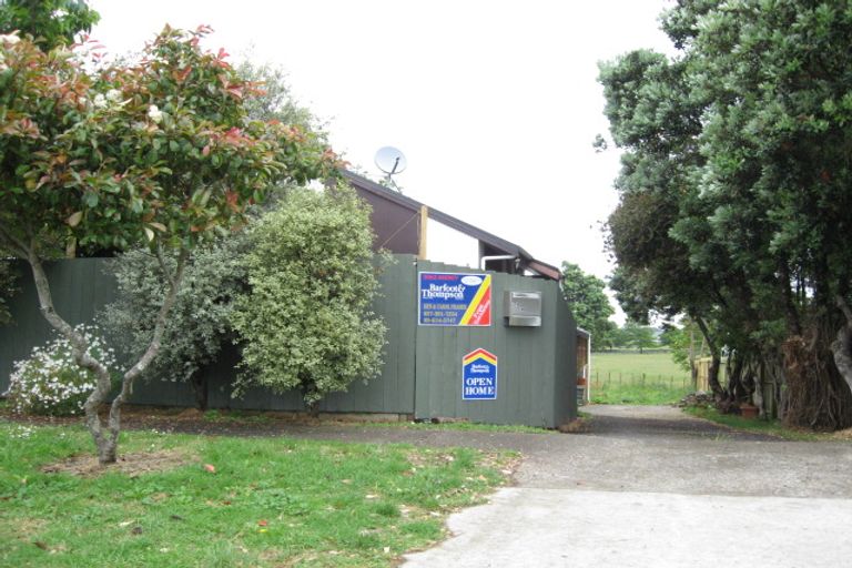 Photo of property in 2/10 Kiekie Road, Mangere Bridge, Auckland, 2022