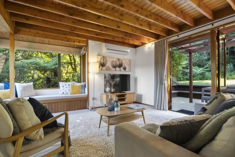 Photo of property in 37 Mappin Place, Chatswood, Auckland, 0626