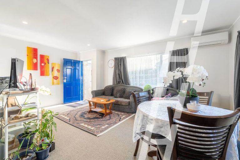 Photo of property in 2/17b Lavelle Road, Henderson, Auckland, 0612