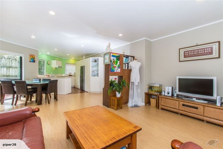 Photo of property in 1/3 Mossop Rise, Glenfield, Auckland, 0629