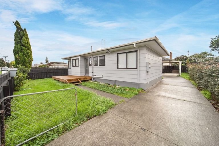 Photo of property in 2/13 John Street, Mangere East, Auckland, 2024