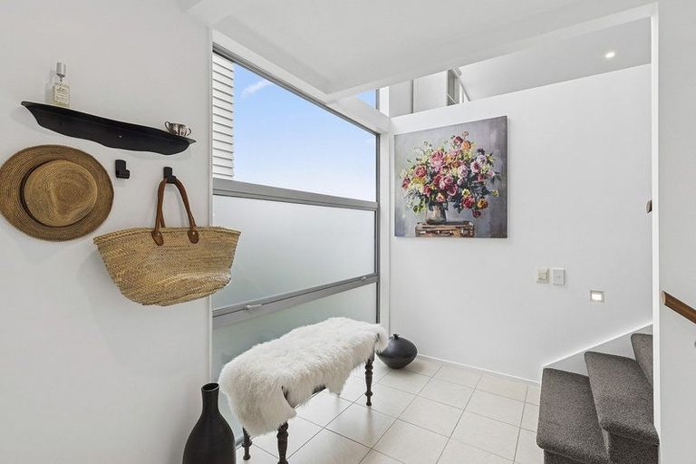 Photo of property in 32 Mantell Street, Seatoun, Wellington, 6022