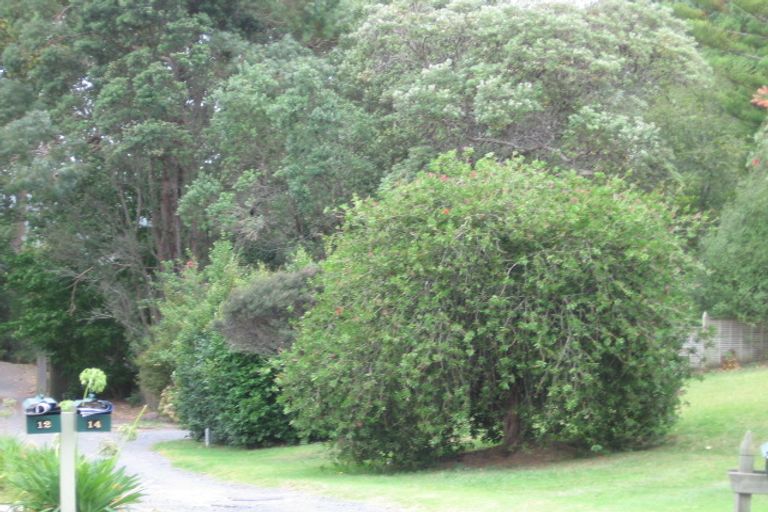 Photo of property in 16 Packham Place, Beach Haven, Auckland, 0626