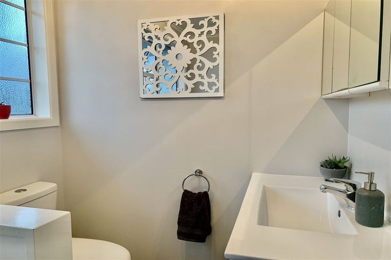 Photo of property in 45 Turville Crescent, Newlands, Wellington, 6037