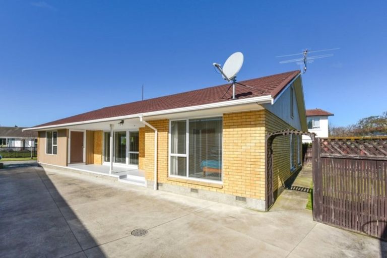 Photo of property in 17 Delaware Crescent, Russley, Christchurch, 8042