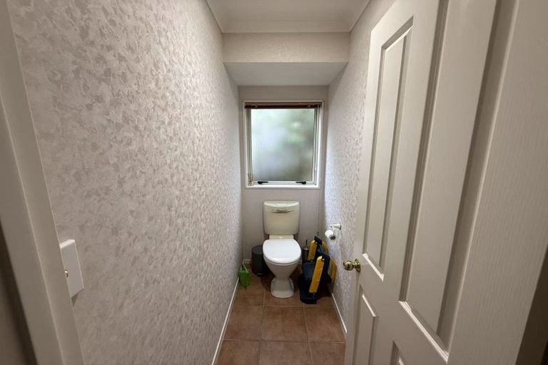 Photo of property in 6 Conacher Close, East Tamaki Heights, Auckland, 2016