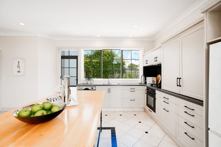 Photo of property in 21 Te Hoe Grove, Pinehill, Auckland, 0632