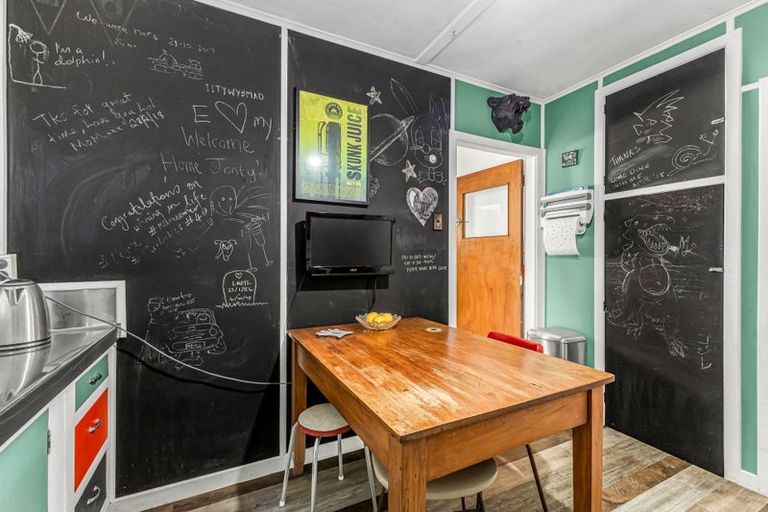 Photo of property in 9 Parris Street, Moturoa, New Plymouth, 4310