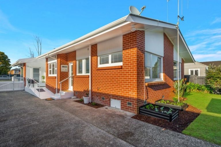 Photo of property in 42 Storey Avenue, Forest Lake, Hamilton, 3200