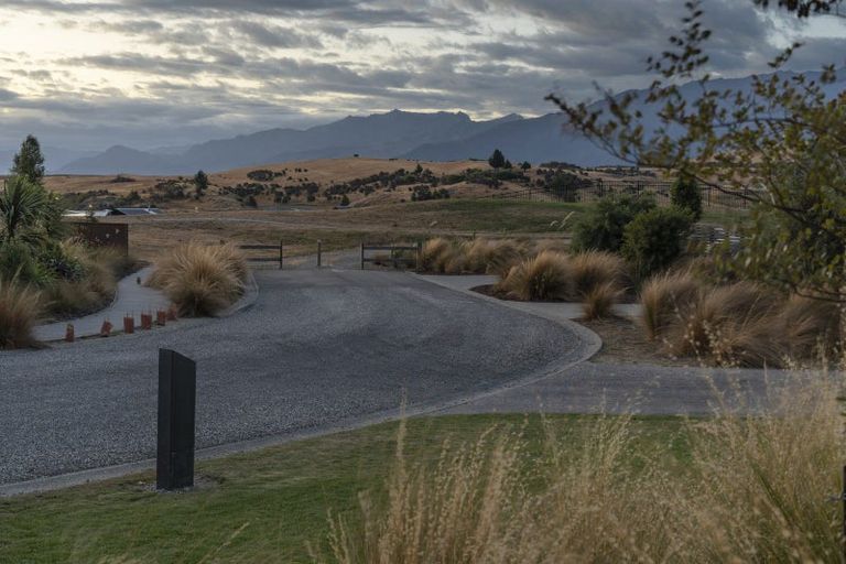 Photo of property in 52 Cunninghams Drive, Jacks Point, Queenstown, 9371