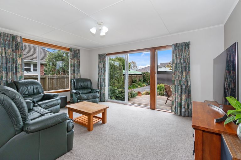 Photo of property in 15 Hillary Crescent, Upper Riccarton, Christchurch, 8041