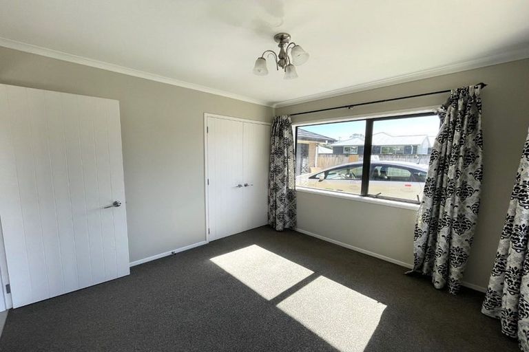 Photo of property in 6 Rayner Way, Glen Avon, New Plymouth, 4312